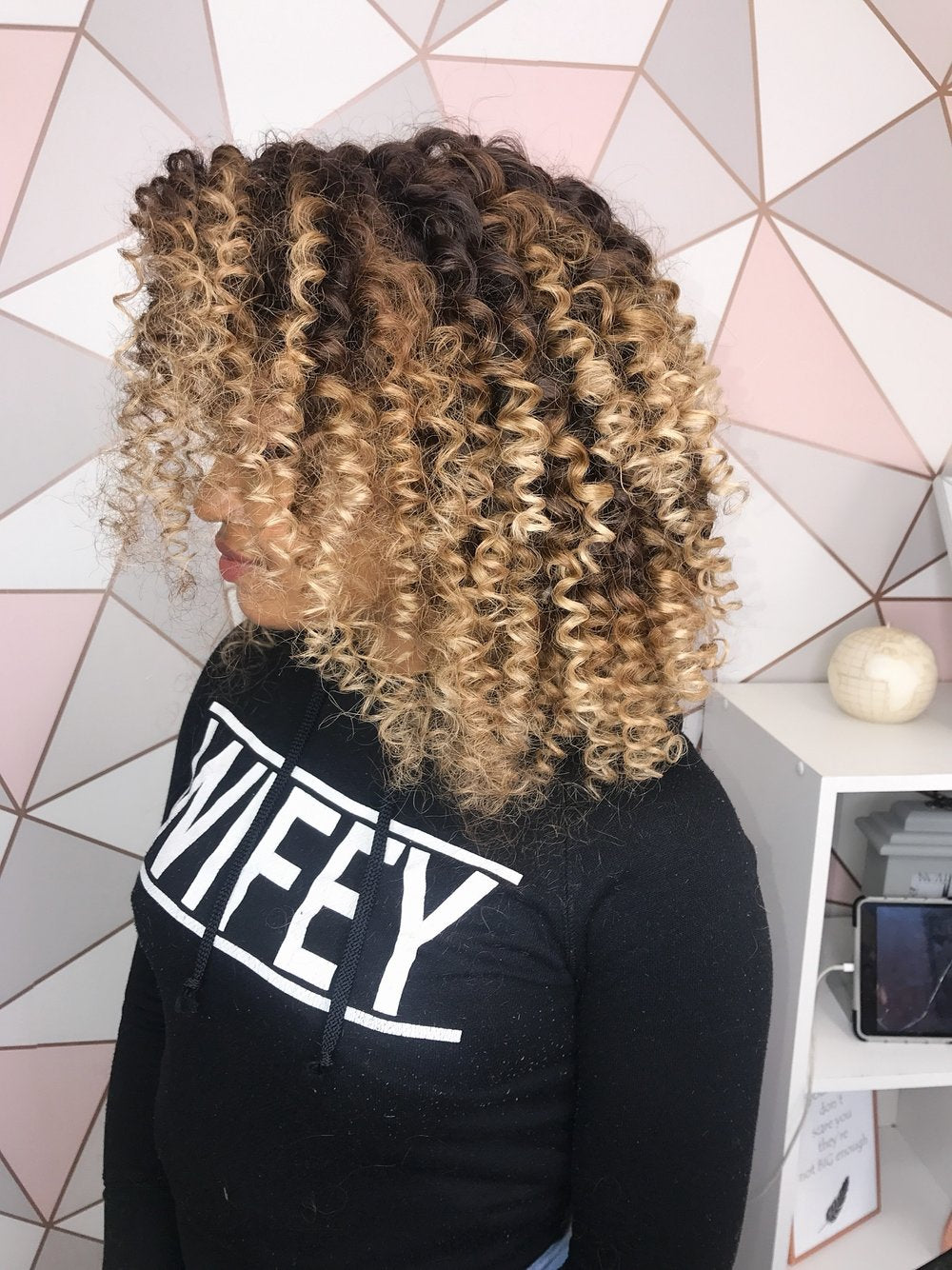 Blonde balayage, dark brown root, curly wig - BEY LOCKS